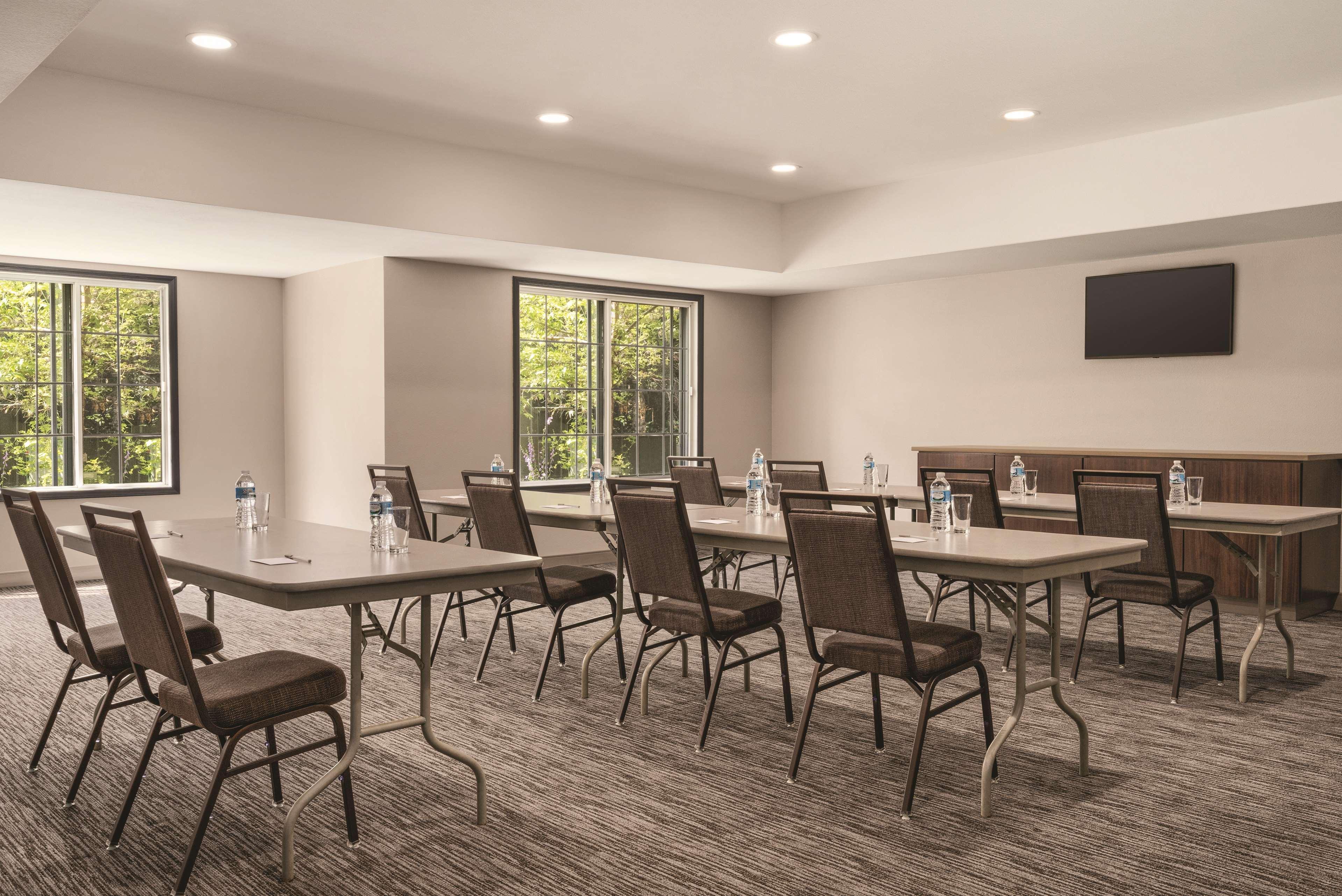 Country Inn & Suites By Radisson, Detroit Lakes, Mn Экстерьер фото